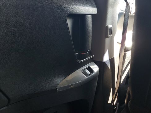 Certified 2016 Toyota Sienna SE FWD image 13