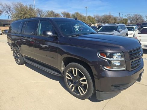 Used 2018 Chevrolet Suburban LT image 1