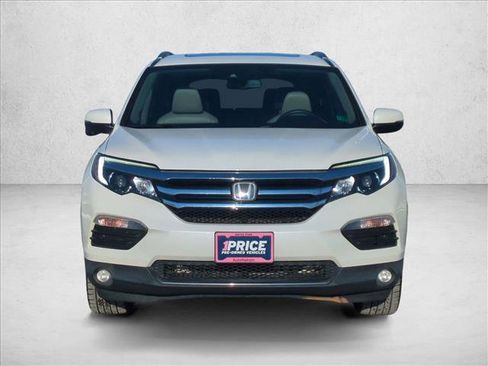 Used 2017 Honda Pilot Touring image 2