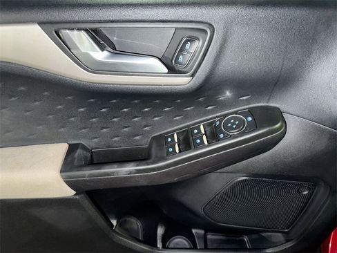 Used 2020 Ford Escape SE image 15