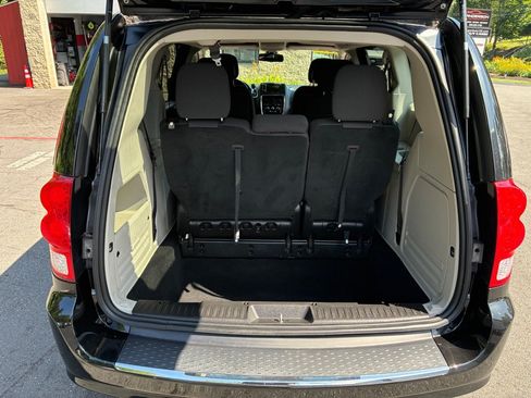 Used 2019 Dodge Grand Caravan SE FWD image 11