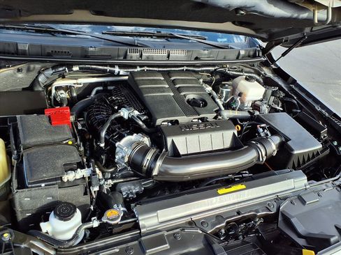 Used 2025 Nissan Frontier SV image 33