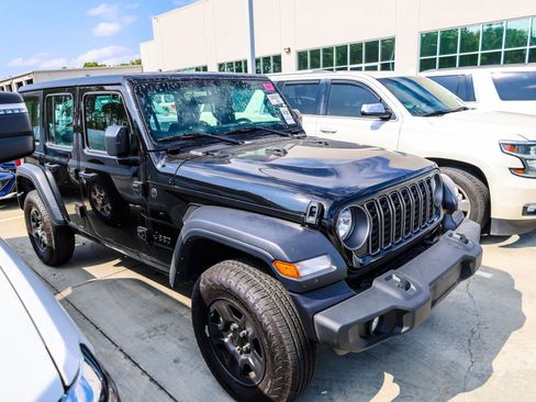 Used 2025 Jeep Wrangler Unlimited Sport AWD/4WD image 2