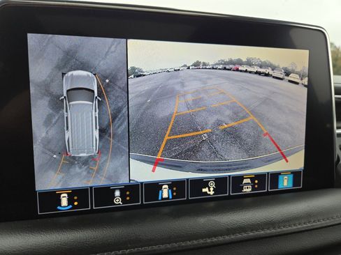 Used 2021 Chevrolet Tahoe Z71 w/ Z71 Signature Package image 16