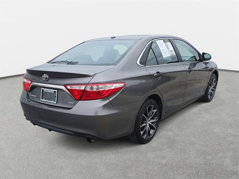 Used 2017 Toyota Camry XSE image 5