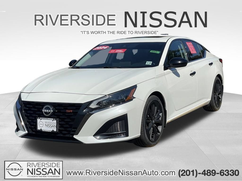 Certified 2024 Nissan Altima 2.5 SR w/ SR Premium Package FWD image 1