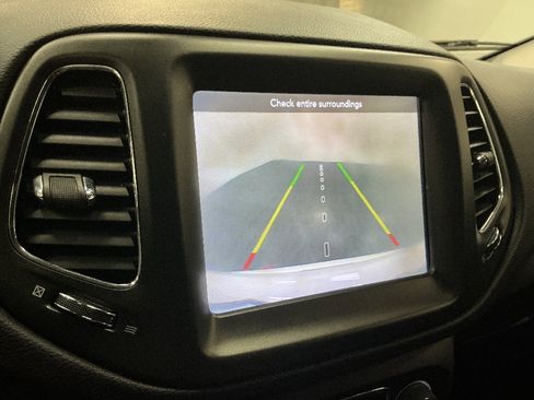 Used 2019 Jeep Compass Trailhawk w/ Cold Weather Group AWD/4WD image 17