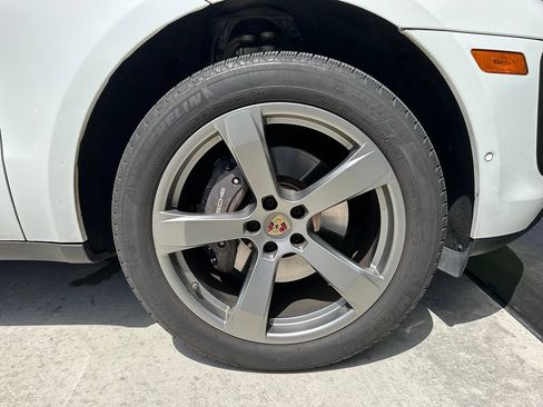 Certified 2024 Porsche Macan AWD/4WD image 15