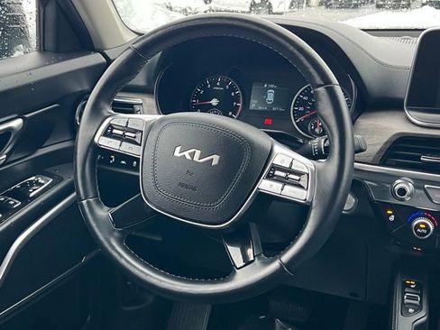 Certified 2022 Kia Telluride EX w/ EX Premium Package image 16