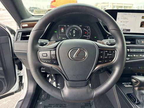 Certified 2025 Lexus ES 300h w/ Premium Package image 14