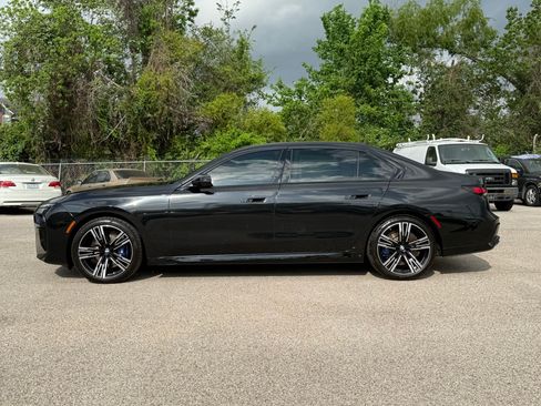 Used 2024 BMW 760i xDrive image 2