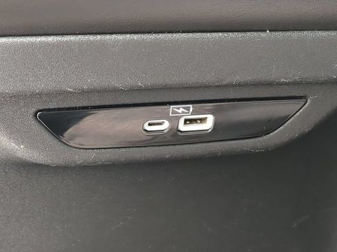 Used 2023 Chrysler Pacifica Touring-L FWD image 18