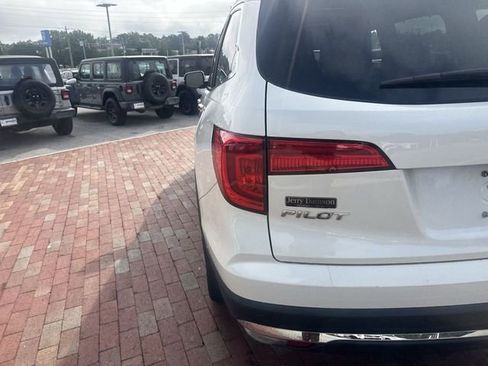 Used 2017 Honda Pilot Touring image 10