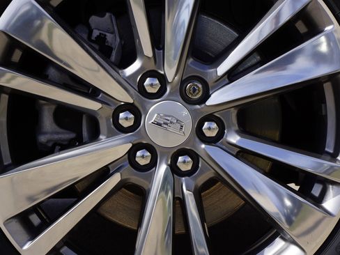 Used 2024 Cadillac XT6 Premium Luxury w/ Technology Package image 17