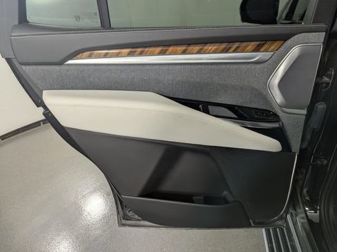 Used 2025 Cadillac Escalade Sport Platinum w/ LPO, Floor Liner Package AWD/4WD image 15