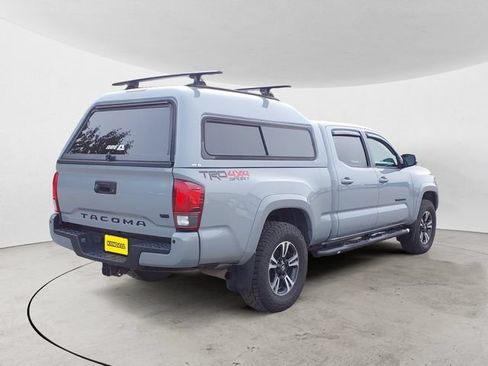 Used 2018 Toyota Tacoma TRD Sport w/ Technology Package AWD/4WD image 5