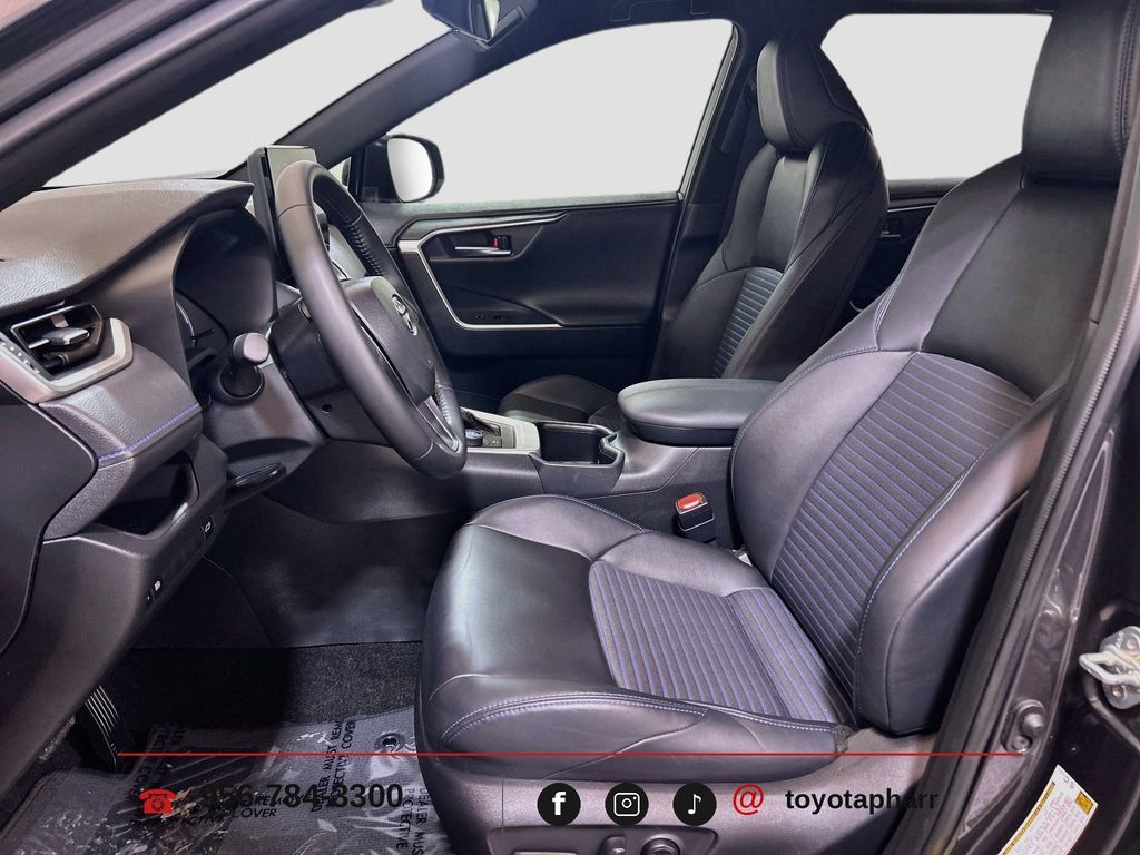 Used 2025 Toyota RAV4 XSE AWD/4WD image 19