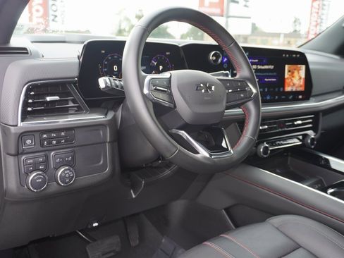 Used 2025 Chevrolet Suburban RST image 15