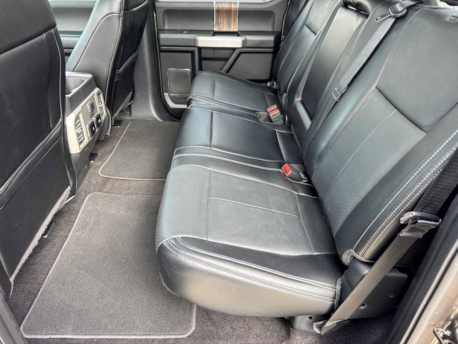 Used 2018 Ford F150 Lariat w/ Equipment Group 502A Luxury AWD/4WD image 15