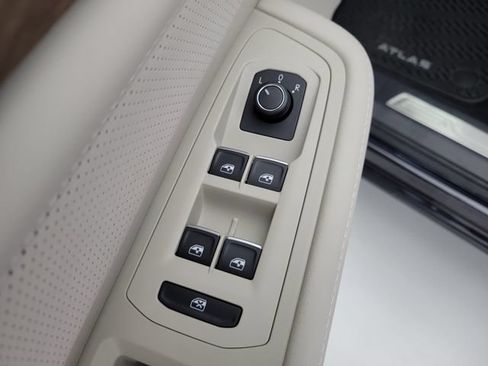 Used 2024 Volkswagen Atlas SE FWD image 22