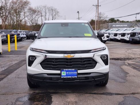 Used 2024 Chevrolet TrailBlazer LS w/ LS Convenience Package FWD image 8