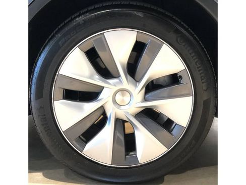 Used 2023 Tesla Model Y Long Range image 12