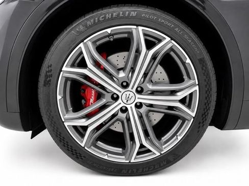 Used 2019 Maserati Levante Trofeo AWD/4WD image 6