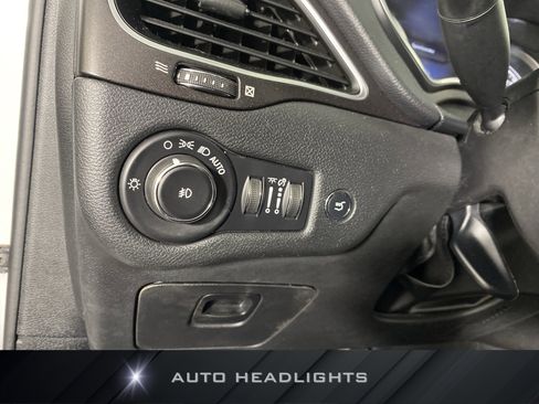 Used 2020 Jeep Cherokee Trailhawk image 27