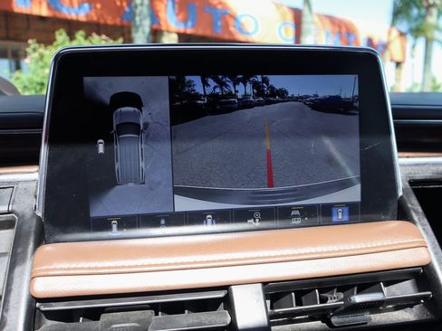 Used 2021 Chevrolet Suburban High Country w/ Premium Package image 37