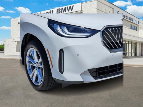 New 2025 BMW X3 xDrive30i w/ Convenience Package image 7