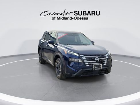 Used 2025 Nissan Rogue SV FWD image 2