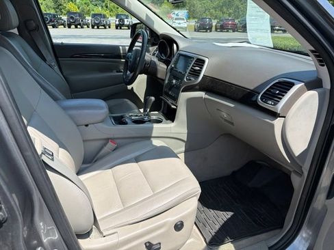 Used 2012 Jeep Grand Cherokee Laredo AWD/4WD image 3