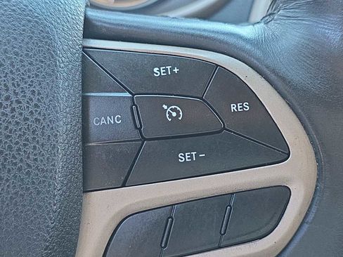 Used 2017 Jeep Cherokee Altitude image 29