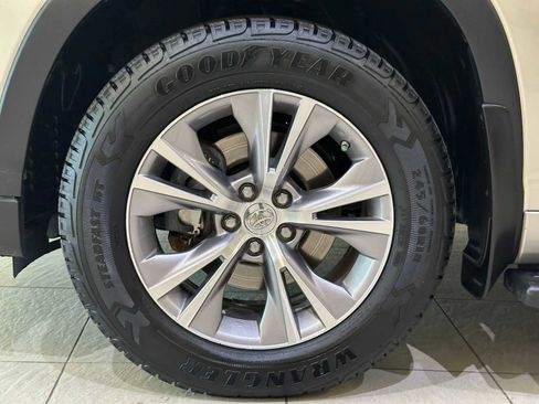 Used 2015 Toyota Highlander XLE image 9