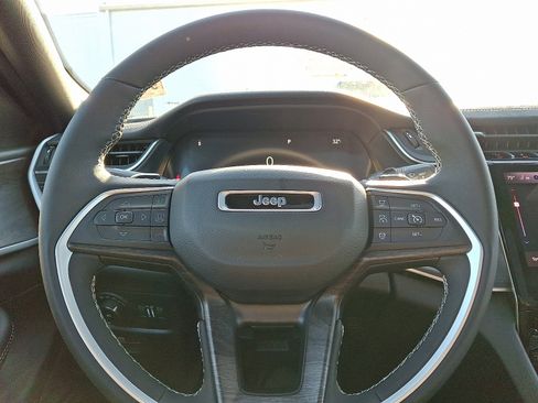 Certified 2025 Jeep Grand Cherokee Limited image 22