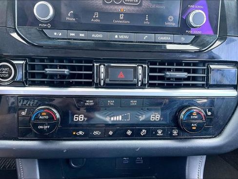 Used 2024 Nissan Pathfinder SV image 15