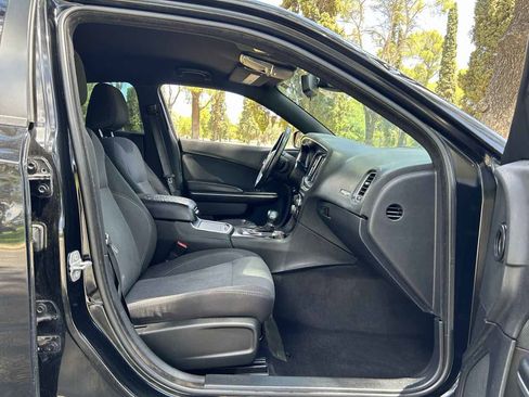 Used 2015 Dodge Charger SE w/ Sport Appearance Group image 19