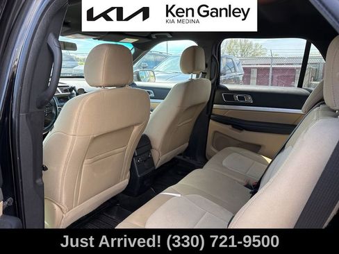 Used 2017 Ford Explorer XLT FWD image 7