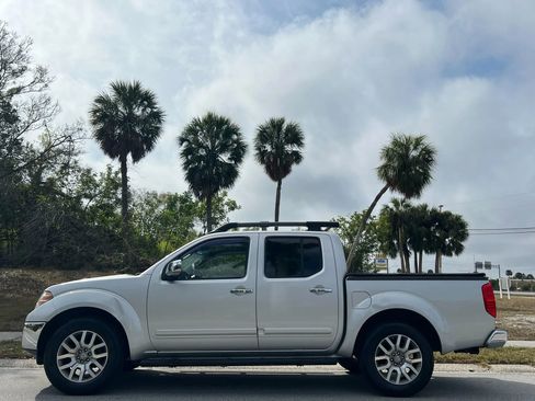 Used 2012 Nissan Frontier SL w/ Moonroof Pkg image 10
