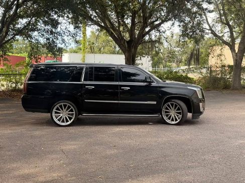 Used 2016 Cadillac Escalade ESV Luxury AWD/4WD image 4