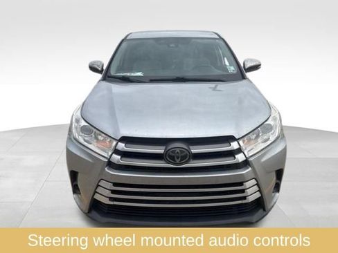 Used 2019 Toyota Highlander LE image 2