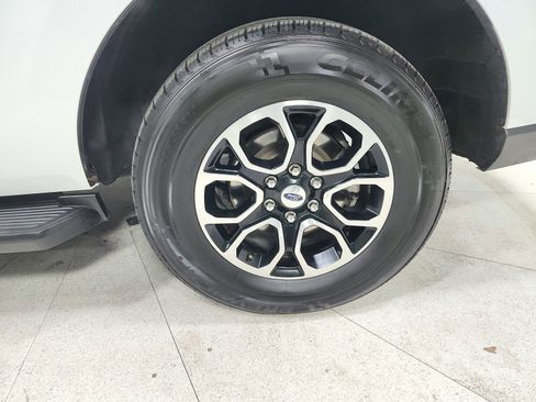 Used 2024 Ford Expedition XLT image 49