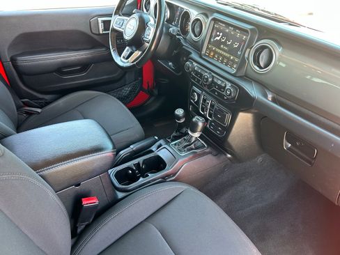 Used 2023 Jeep Wrangler Unlimited Sahara w/ Cold Weather Group AWD/4WD image 13