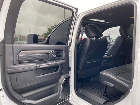 Used 2025 RAM 2500 Limited AWD/4WD image 32