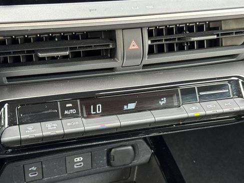 Used 2025 Toyota Prius LE FWD image 22
