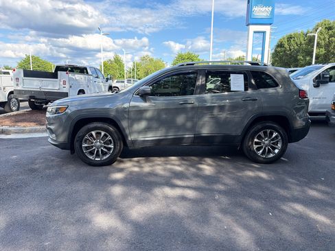 Used 2020 Jeep Cherokee Latitude Plus w/ Cold Weather Group AWD/4WD image 6
