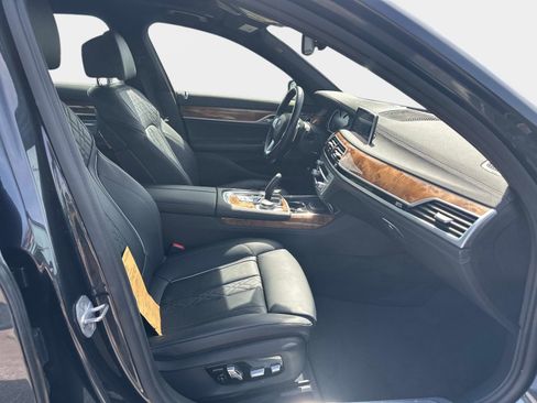 Used 2019 BMW 750i xDrive image 7