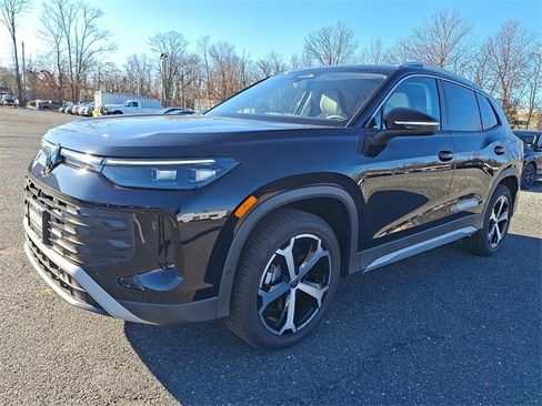 New 2026 Volkswagen Tiguan SE image 2