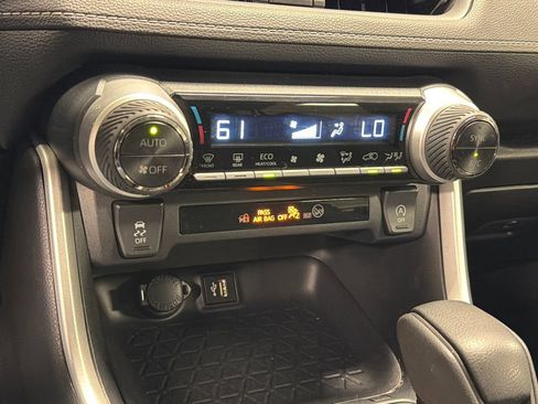 Used 2024 Toyota RAV4 XLE FWD image 34