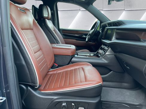 Used 2023 GMC Yukon Denali Ultimate w/ LPO, Floor Liner Package AWD/4WD image 16